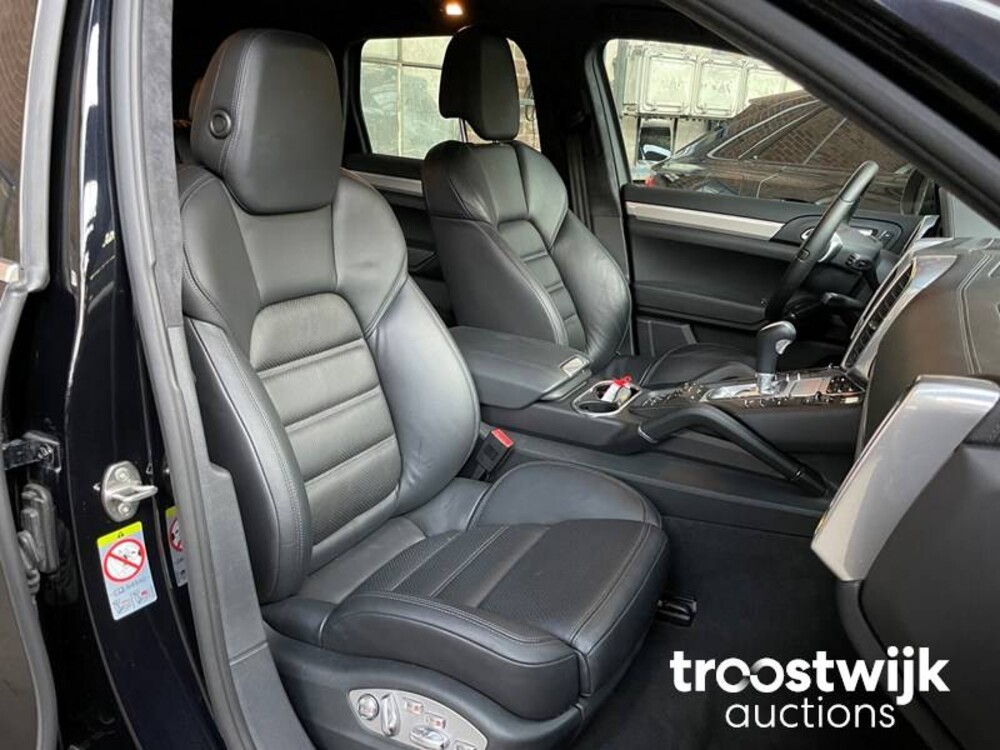 Porsche Cayenne Turbo 4.8 V8 500PS 2012