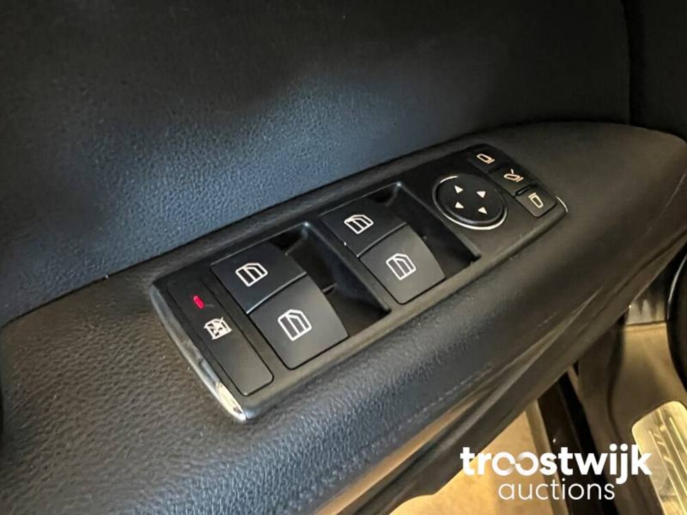 Mercedes-Benz E200 CGI Elegance Avantgarde 184pk 2010, XD-523-H