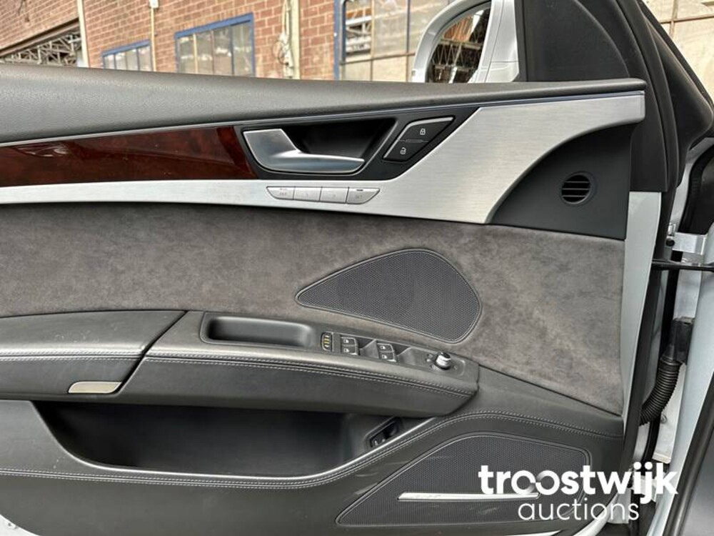 Audi A8 Lang 4.0 TFSI V8 435PS 2013