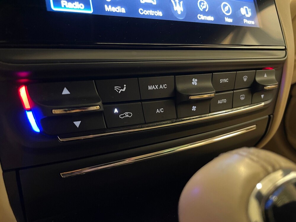 Maserati Quattroporte GranLusso 3.0 D NEUES MODELL 275PS 2017, H-942-XN