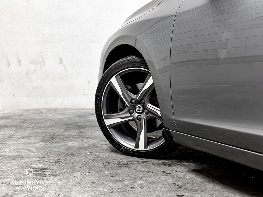 Volvo V60 2.0 D3 R-Design 150PS 2016, XR-726-J