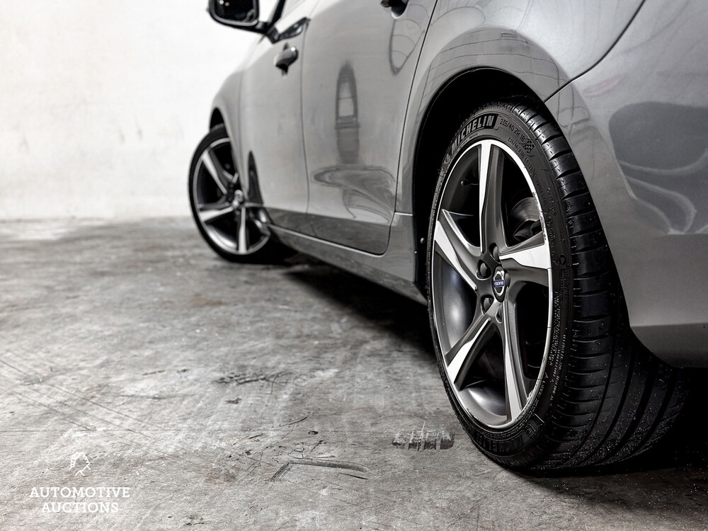 Volvo V60 2.0 D3 R-Design 150PS 2016, XR-726-J