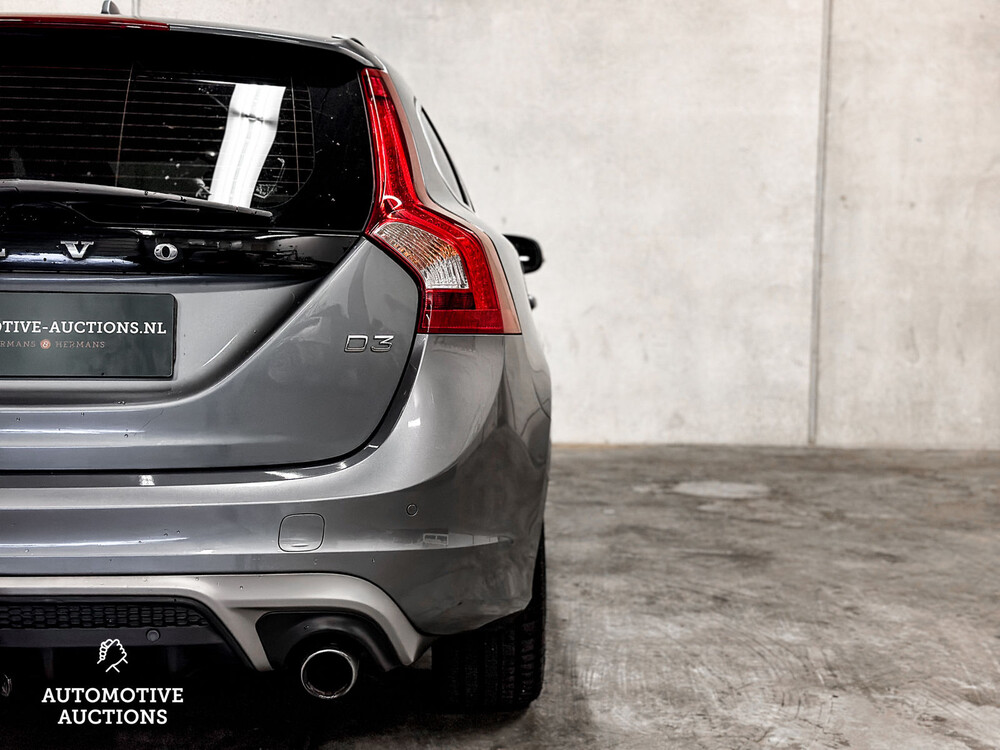 Volvo V60 2.0 D3 R-Design 150PS 2016, XR-726-J