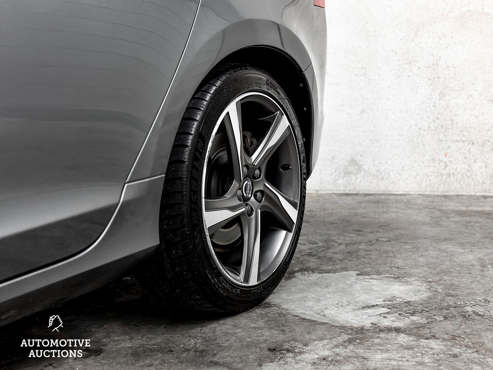 Volvo V60 2.0 D3 R-Design 150PS 2016, XR-726-J