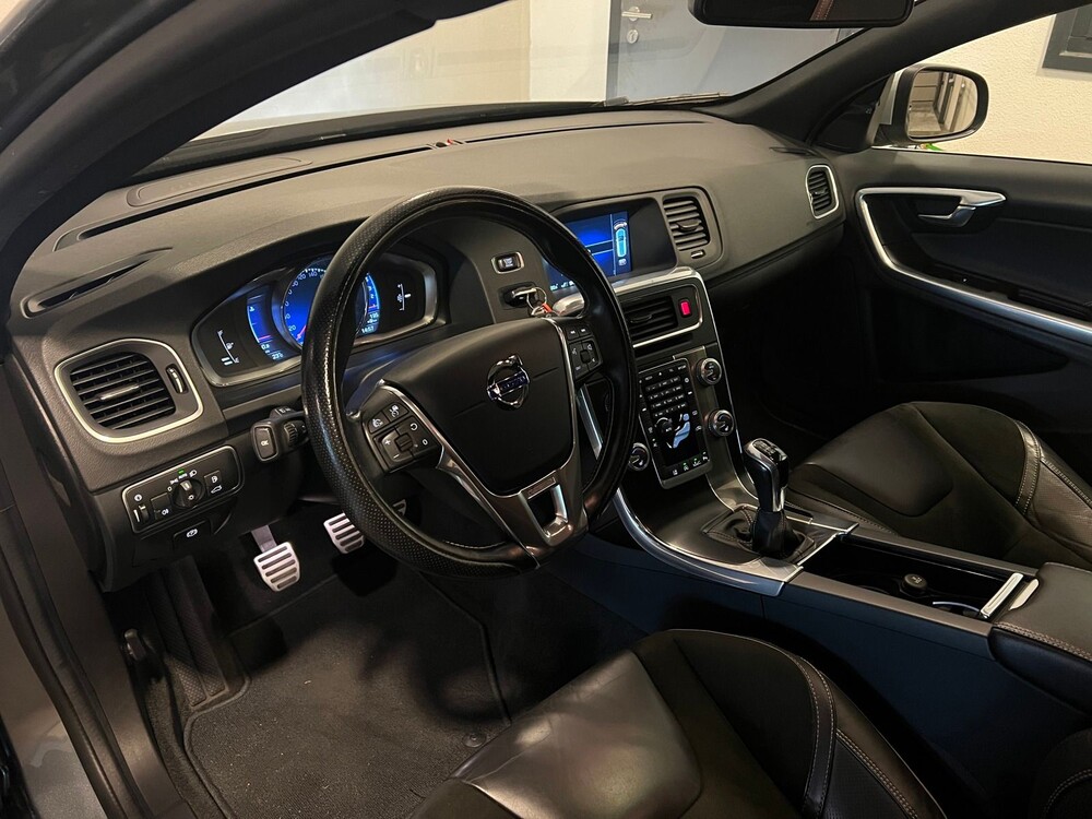 Volvo V60 2.0 D3 R-Design 150PS 2016, XR-726-J