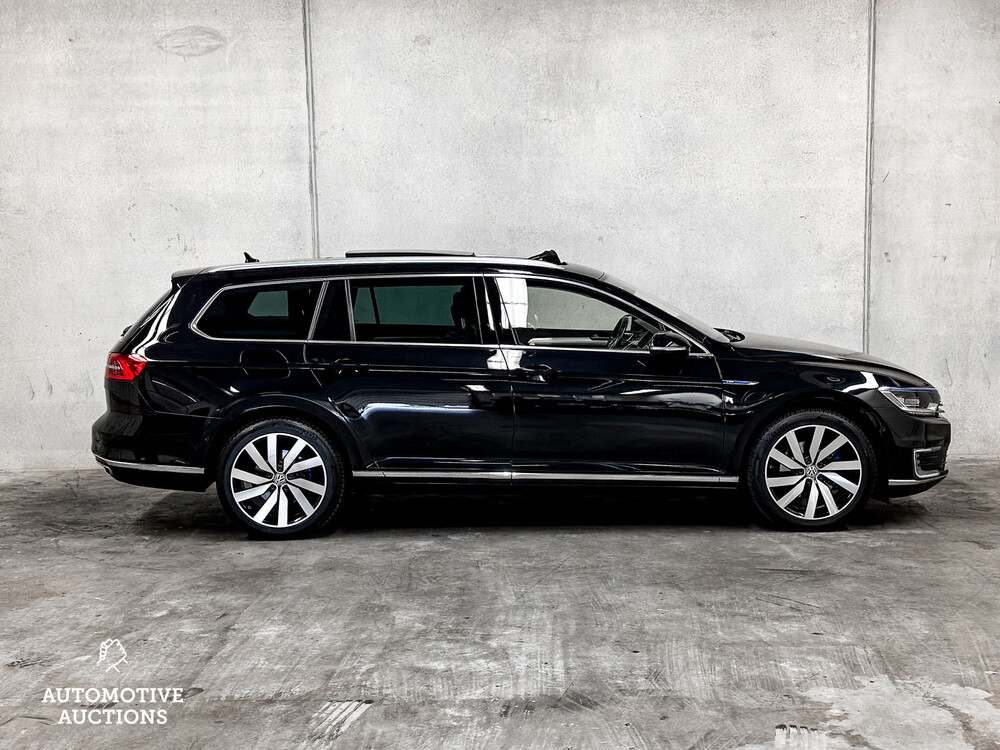 Volkswagen Passat Variant GTE 1.4 TSI Highline 218PS 2016, XG-966-V