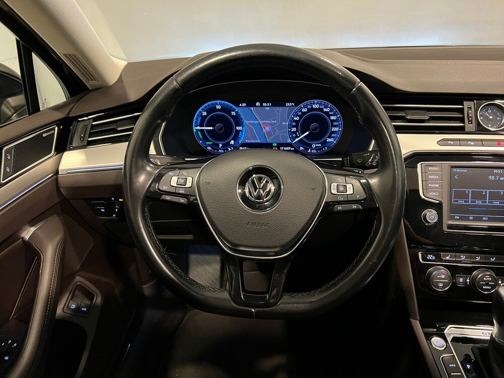 Volkswagen Passat Variant GTE 1.4 TSI Highline 218PS 2016, XG-966-V