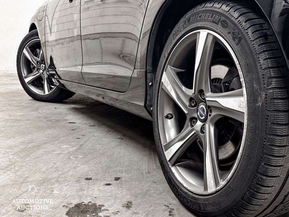 Volvo V60 R-Design 2.4 D6 Twin Engine 220PS 2015 -Orig. EN-, GJ-646-L