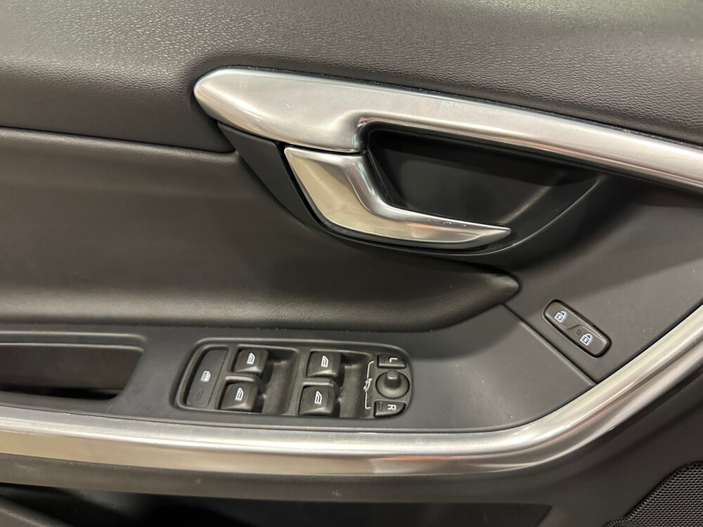 Volvo V60 R-Design 2.4 D6 Twin Engine 220PS 2015 -Orig. EN-, GJ-646-L