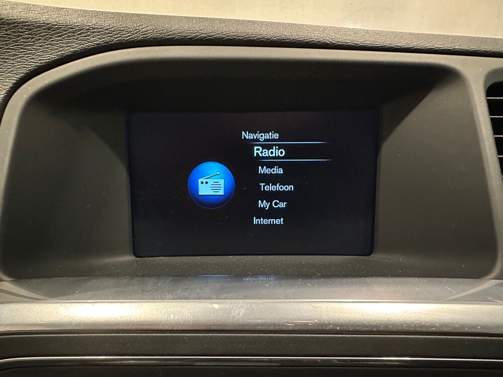 Volvo V60 R-Design 2.4 D6 Twin Engine 220PS 2015 -Orig. EN-, GJ-646-L