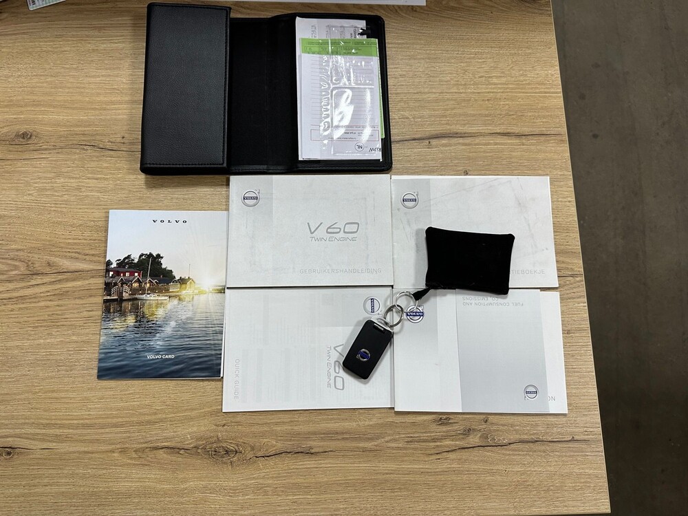 Volvo V60 R-Design 2.4 D6 Twin Engine 220PS 2015 -Orig. EN-, GJ-646-L