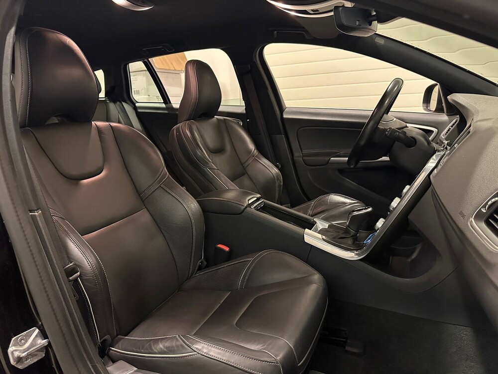 Volvo V60 R-Design 2.4 D6 Twin Engine 220PS 2015 -Orig. EN-, GJ-646-L