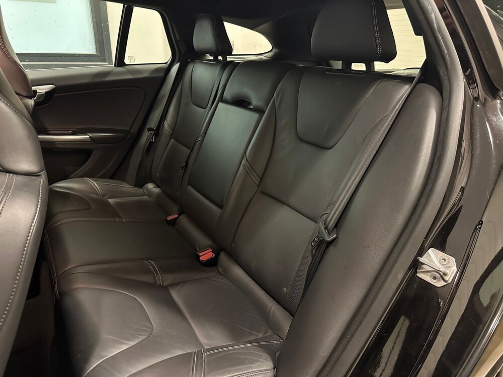 Volvo V60 R-Design 2.4 D6 Twin Engine 220PS 2015 -Orig. EN-, GJ-646-L