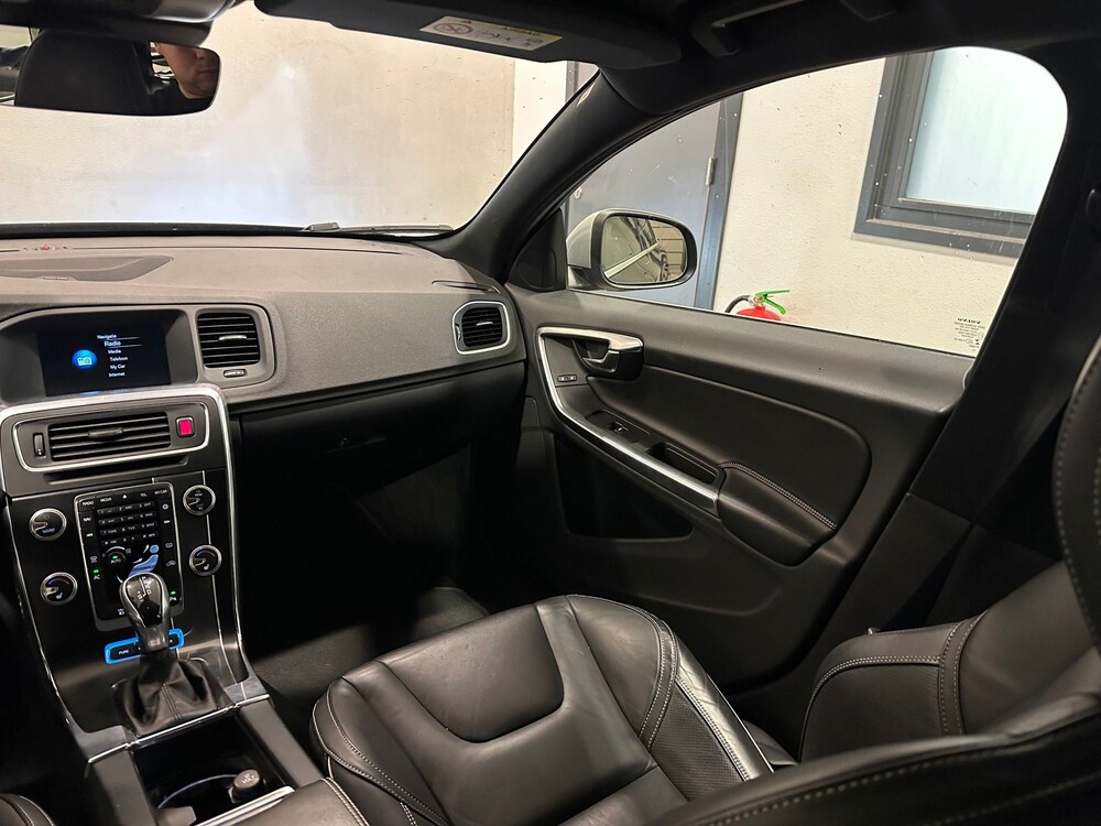 Volvo V60 R-Design 2.4 D6 Twin Engine 220PS 2015 -Orig. EN-, GJ-646-L