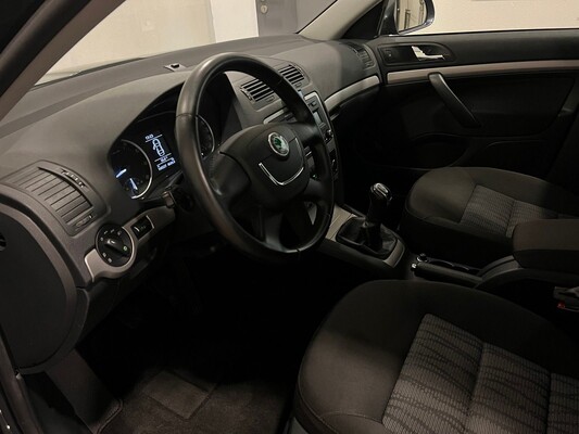 Skoda Octavia Combi 1.8 TSI Elegance 160hp 2012, 64-SXX-5