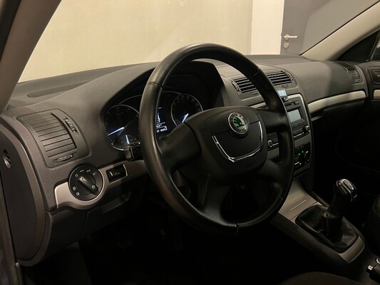 Skoda Octavia Combi 1.8 TSI Elegance 160hp 2012, 64-SXX-5