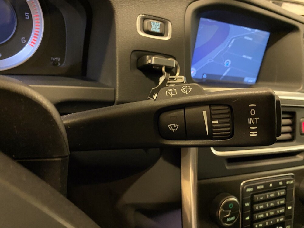 Volvo V60 2.0 D3 5-Zylinder Momentum 163PS 2011, 10-XRX-7