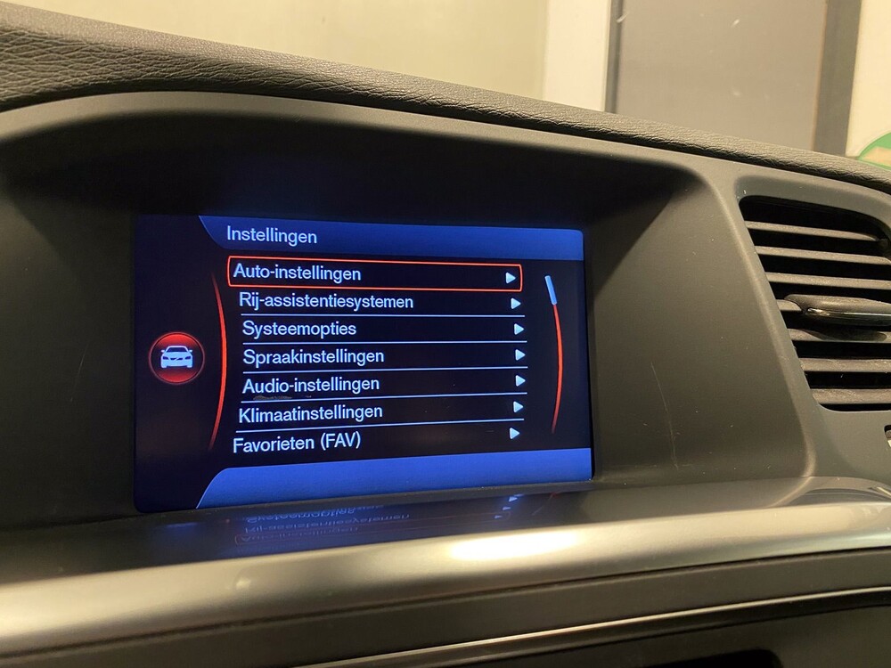 Volvo V60 2.0 D3 5-Zylinder Momentum 163PS 2011, 10-XRX-7