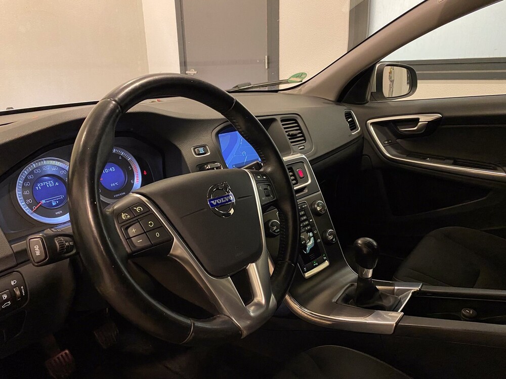 Volvo V60 2.0 D3 5-Zylinder Momentum 163PS 2011, 10-XRX-7