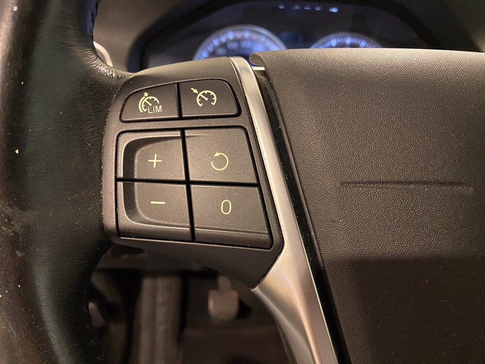 Volvo V60 2.0 D3 5-Zylinder Momentum 163PS 2011, 10-XRX-7