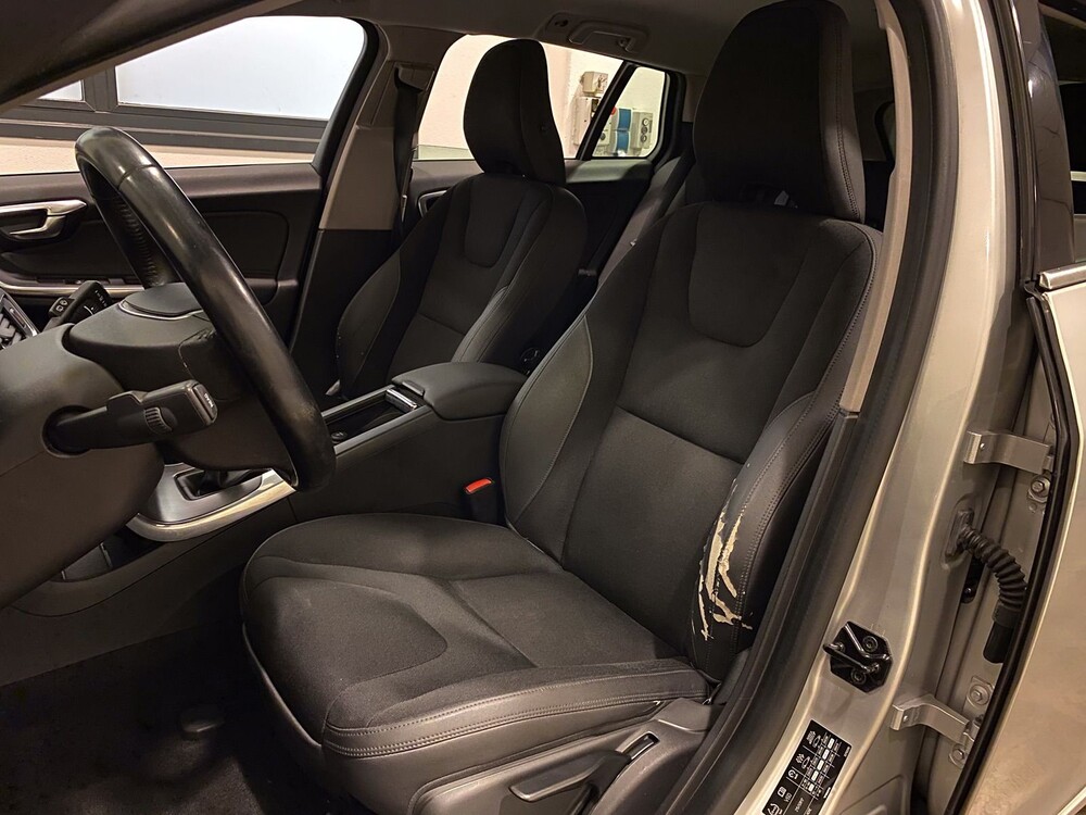 Volvo V60 2.0 D3 5-Zylinder Momentum 163PS 2011, 10-XRX-7