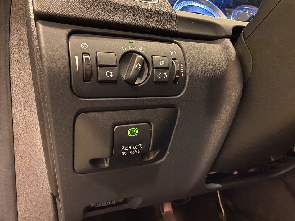 Volvo V60 2.0 D3 5-Zylinder Momentum 163PS 2011, 10-XRX-7