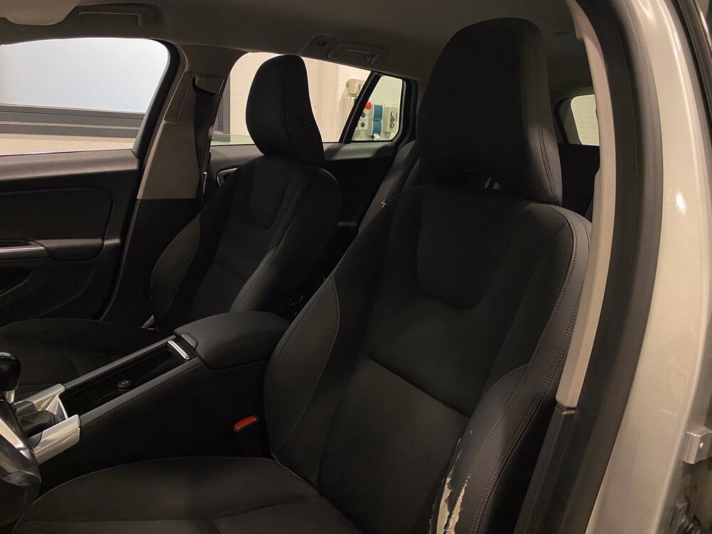 Volvo V60 2.0 D3 5-Zylinder Momentum 163PS 2011, 10-XRX-7