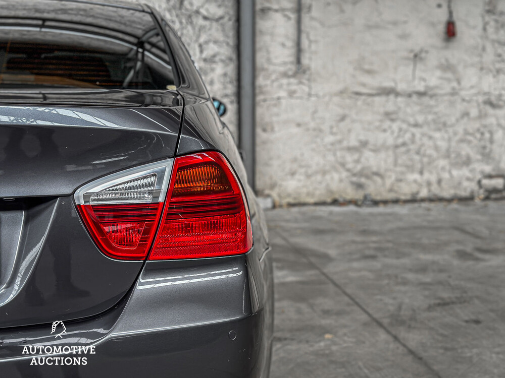 BMW 325i Dynamic Executive 218pk 2005 3-serie, 7-XFV-97