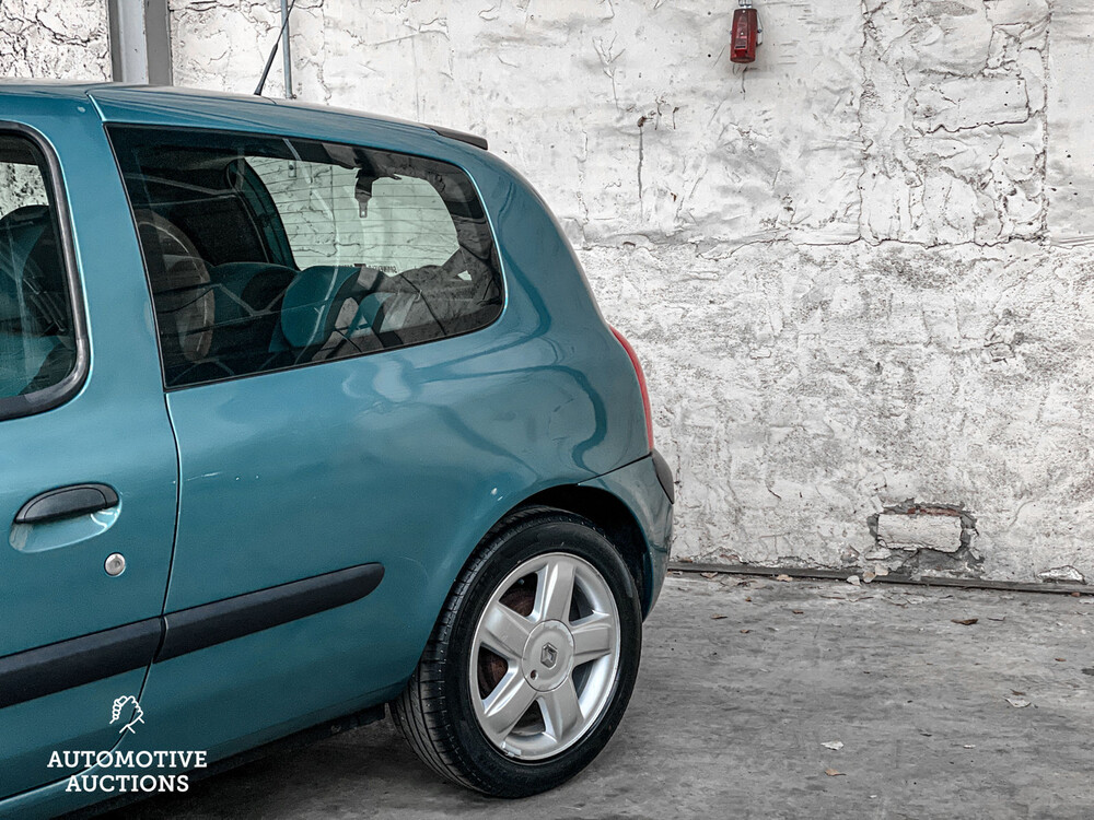 Renault Clio 1.2-16V 75pk 2004 -Orig. NL-, 98-PH-DZ