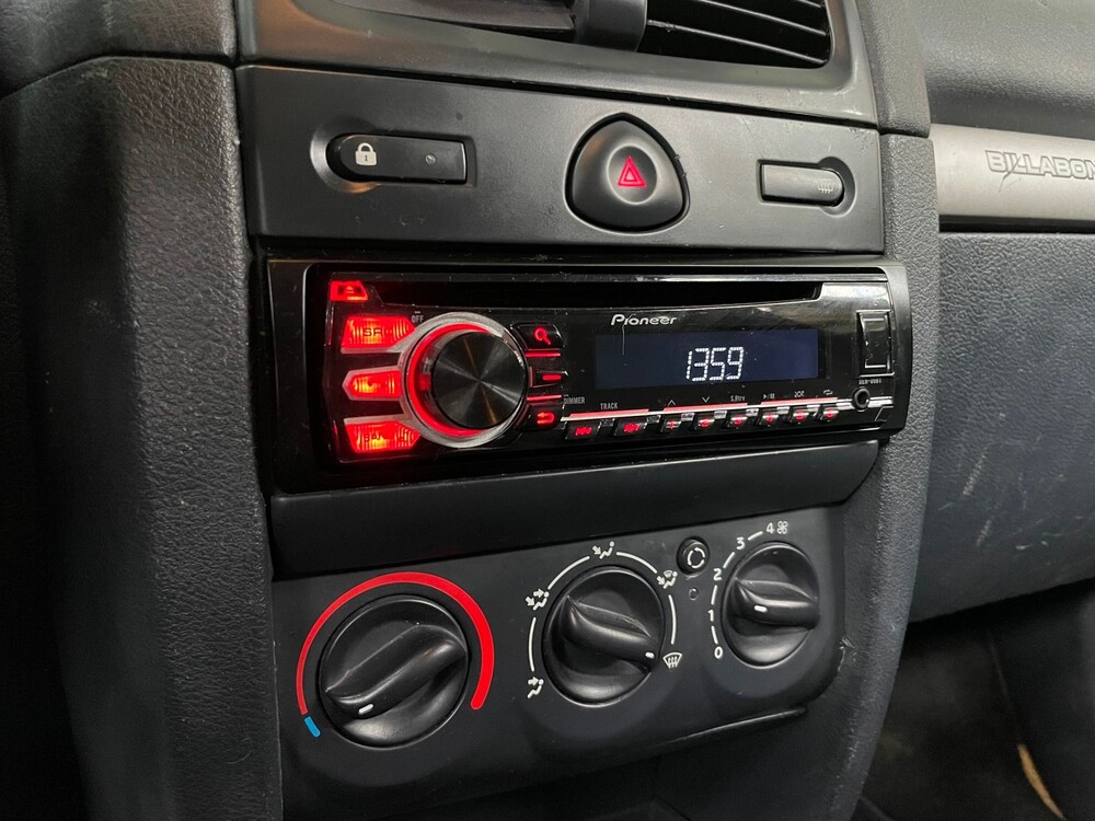 Renault Clio 1.2-16V 75pk 2004 -Orig. NL-, 98-PH-DZ