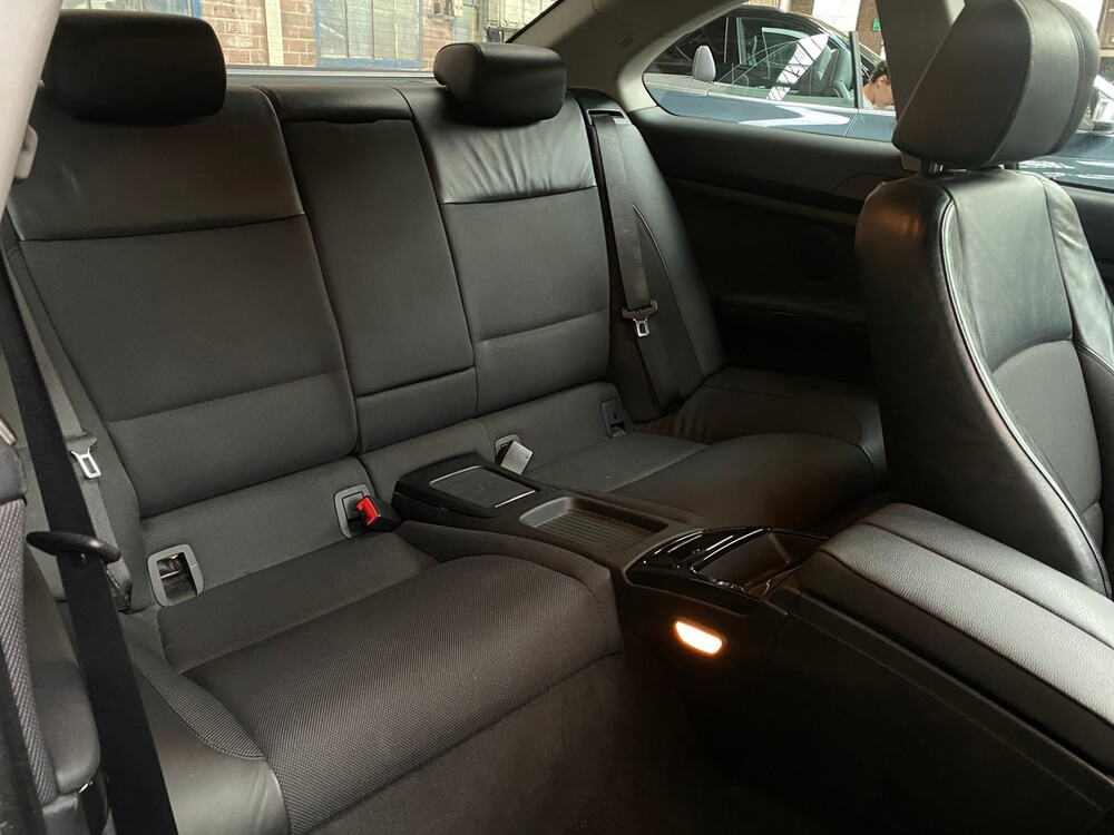 BMW 325i Coupe E92 Introduction 3-Series 218hp 2006 -Orig NL-, 04-TK-KL -Youngtimer-