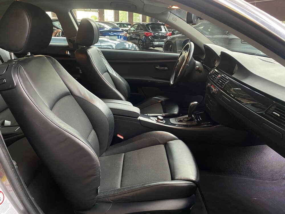 BMW 325i Coupe E92 Introduction 3-Series 218hp 2006 -Orig NL-, 04-TK-KL -Youngtimer-