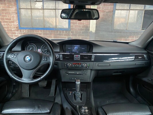 BMW 325i Coupe E92 Introduction 3-Series 218hp 2006 -Orig NL-, 04-TK-KL -Youngtimer-
