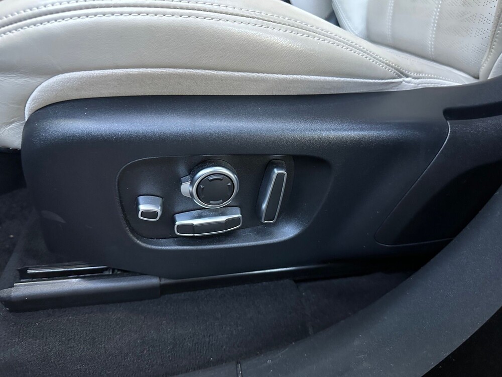 Land Rover Range Rover Velar 3.0 V6 AWD First Edition 300PS 2018, RP-270-X