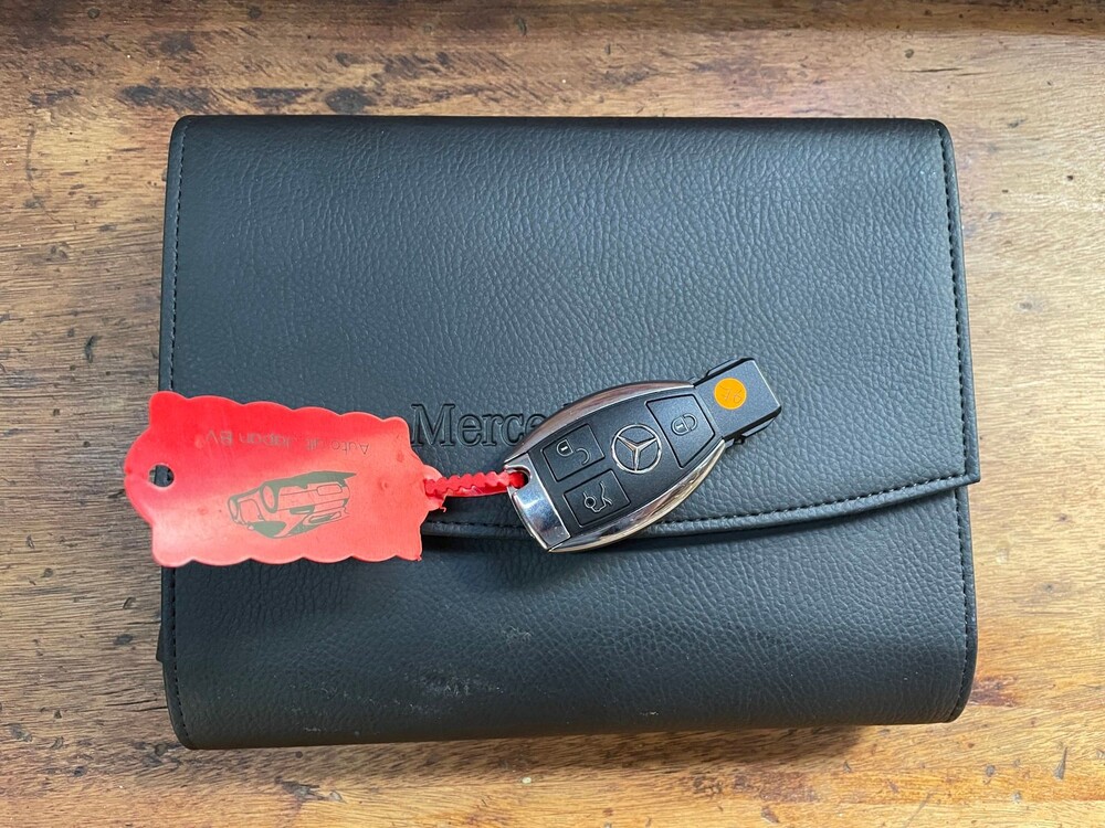 Mercedes-Benz E500 AMG 7G-TRONIC PLUS Coupé 388hp 2010