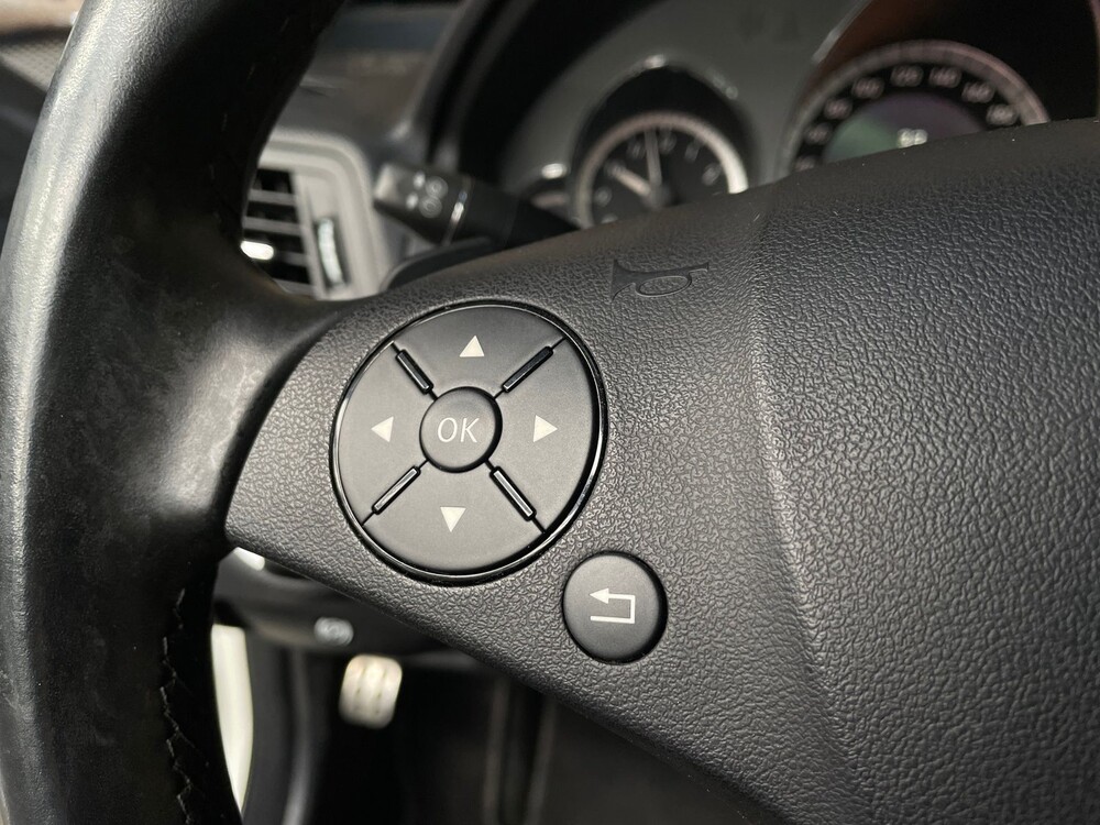 Mercedes-Benz E500 AMG 7G-TRONIC PLUS Coupé 388hp 2010