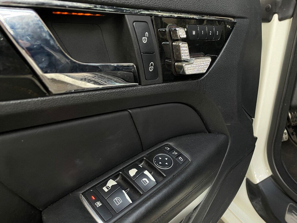 Mercedes-Benz E500 AMG 7G-TRONIC PLUS Coupé 388hp 2010