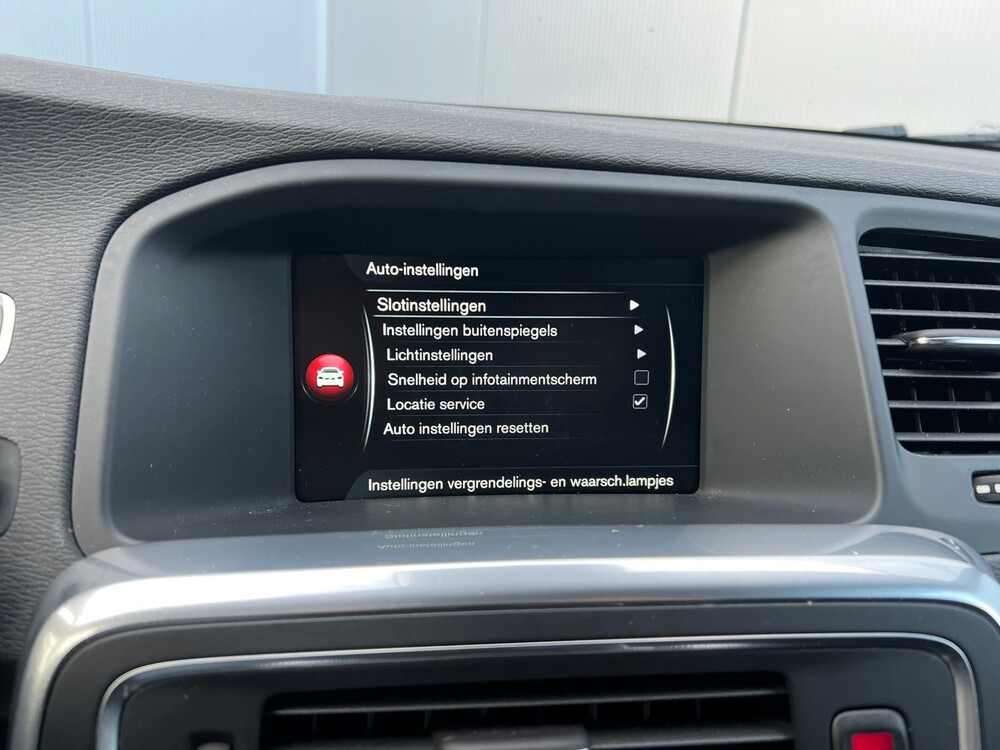 Volvo V60 2.0 D3 136pk 2015, ZN-778-S