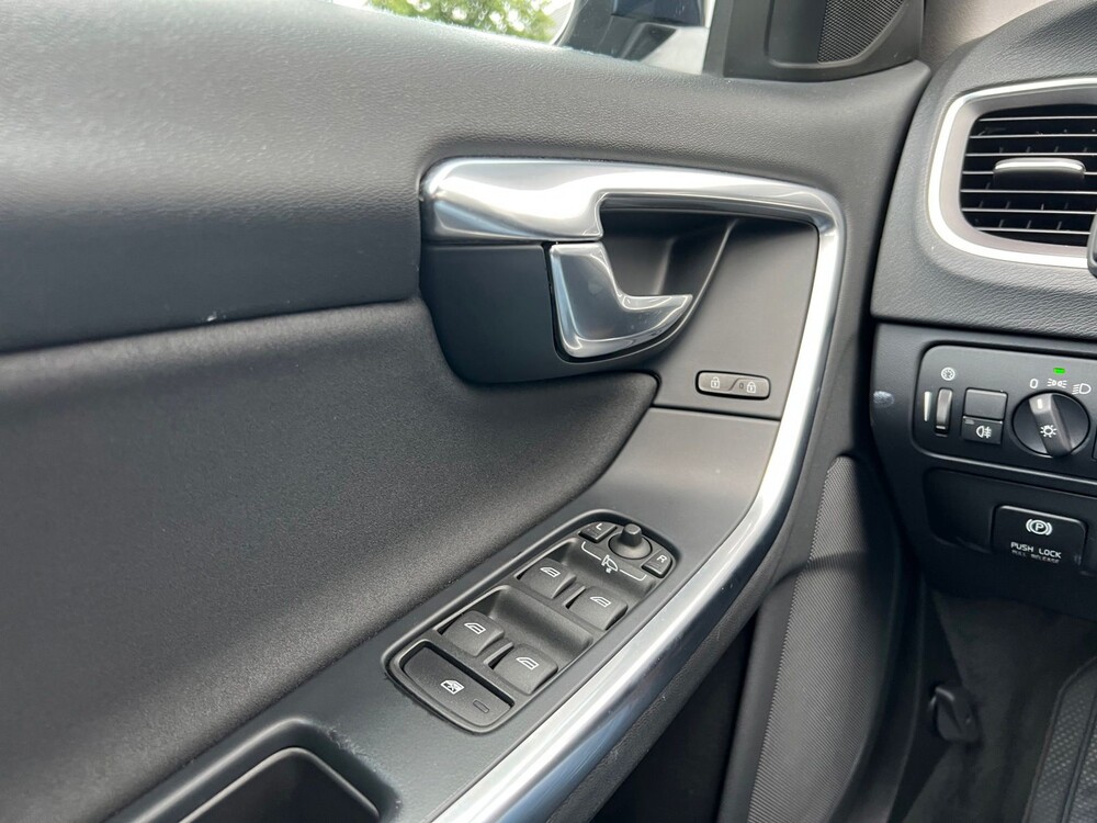 Volvo V60 1.6 T4 Momentum 179hp 2013, 06-ZRV-7