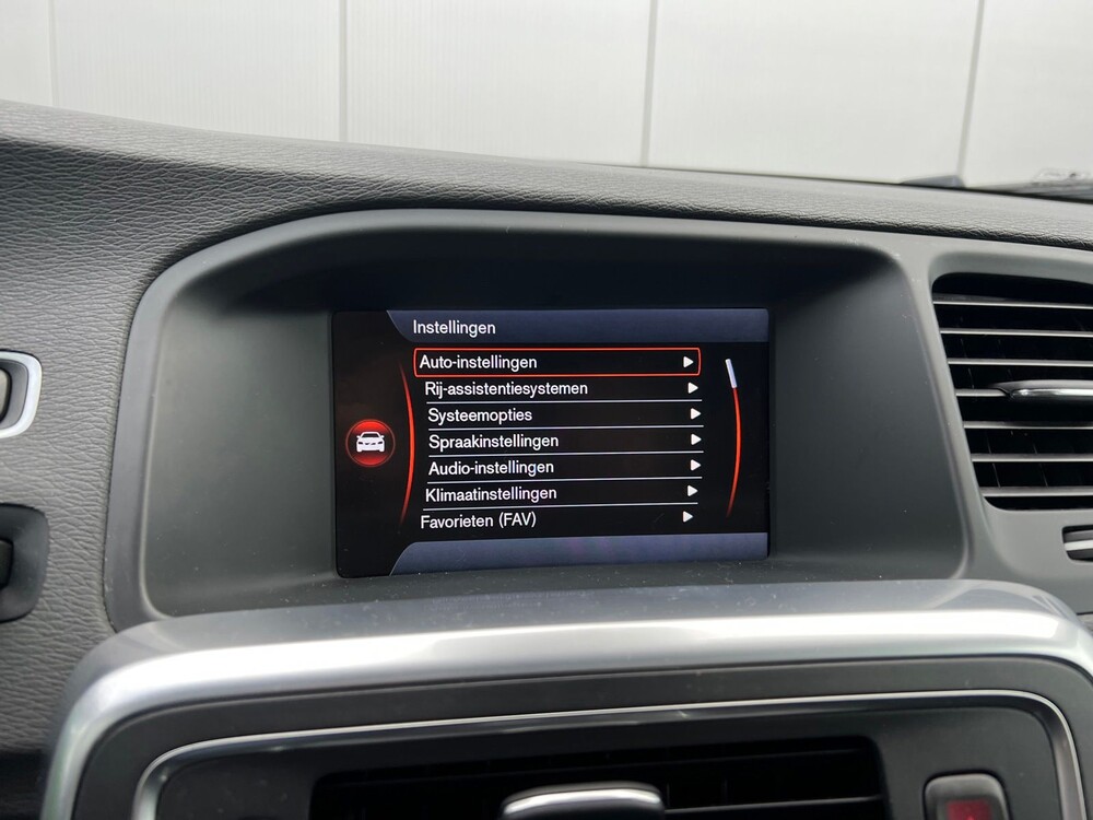 Volvo V60 1.6 T4 Momentum 179hp 2013, 06-ZRV-7