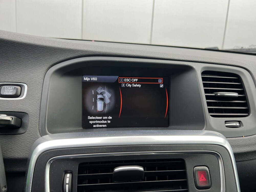 Volvo V60 1.6 T4 Momentum 179hp 2013, 06-ZRV-7