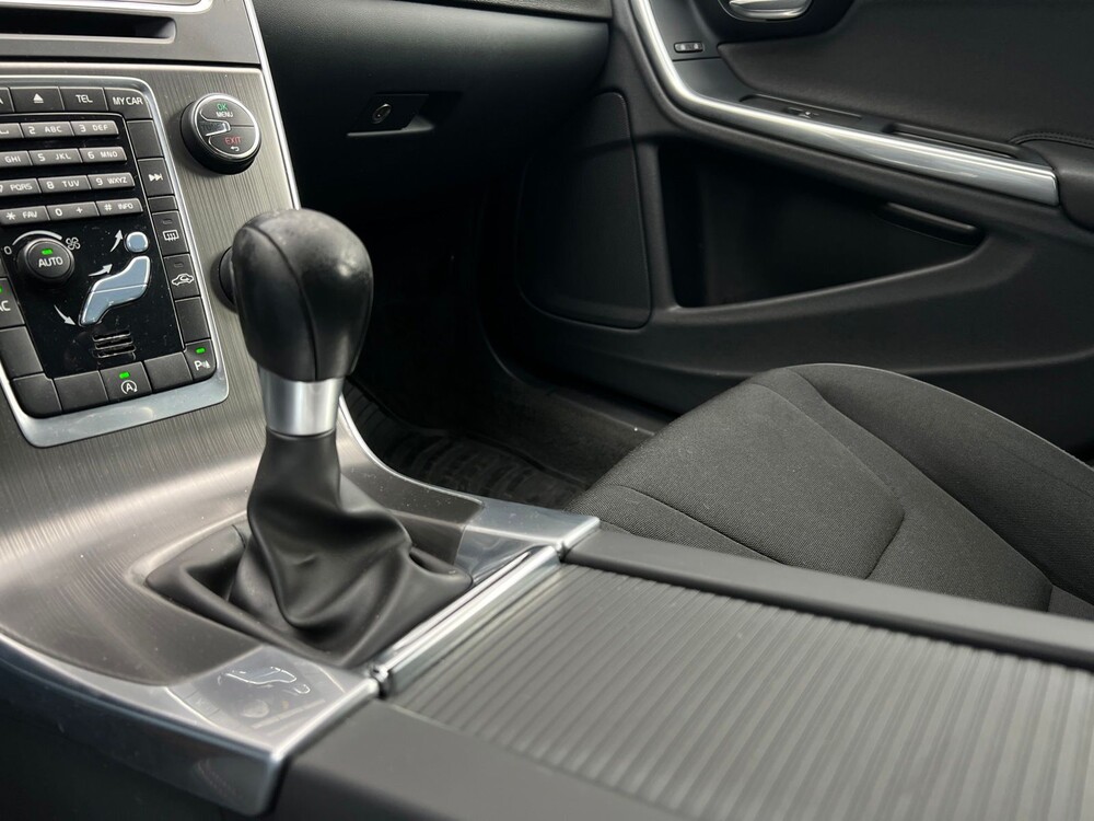 Volvo V60 1.6 T4 Momentum 179hp 2013, 06-ZRV-7