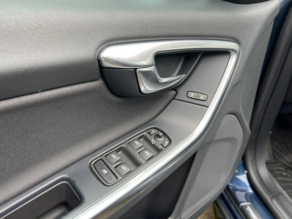 Volvo V60 1.6 T4 Momentum 179hp 2013, 06-ZRV-7