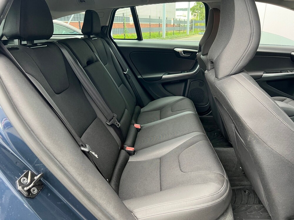 Volvo V60 1.6 T4 Momentum 179hp 2013, 06-ZRV-7