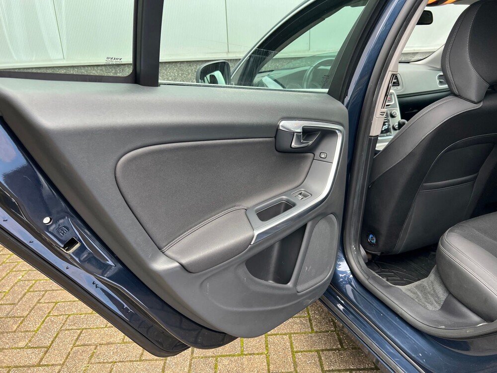 Volvo V60 1.6 T4 Momentum 179hp 2013, 06-ZRV-7