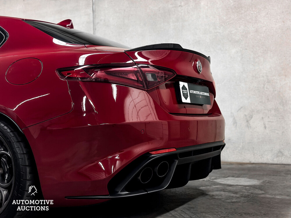 Alfa Romeo Giulia QUADRIFOGLIO 2.9 V6 510pk -HANDGESCHAKELD- 2017 -CARBON-, R-300-BB