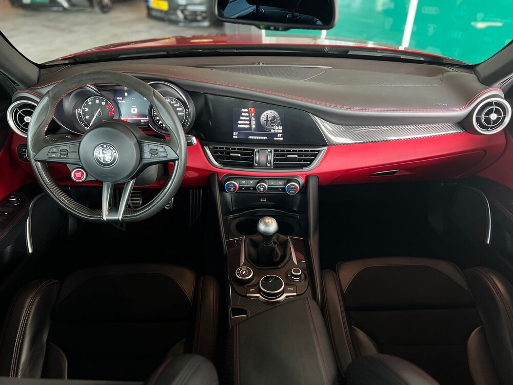Alfa Romeo Giulia QUADRIFOGLIO 2.9 V6 510pk -HANDGESCHAKELD- 2017 -CARBON-, R-300-BB