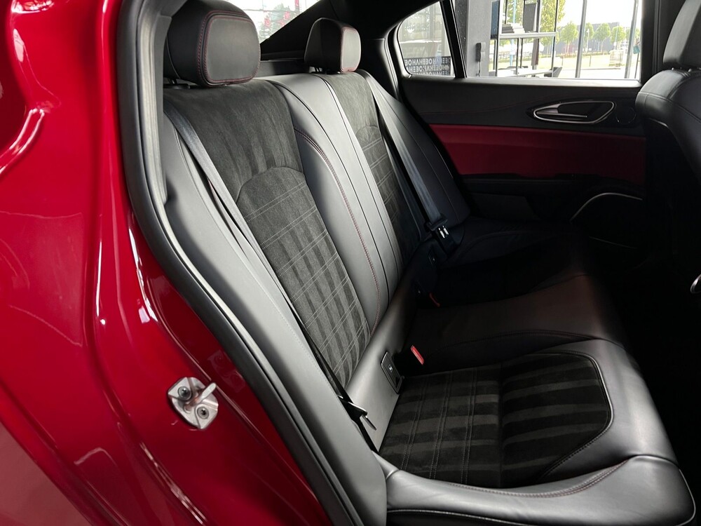 Alfa Romeo Giulia QUADRIFOGLIO 2.9 V6 510pk -HANDGESCHAKELD- 2017 -CARBON-, R-300-BB