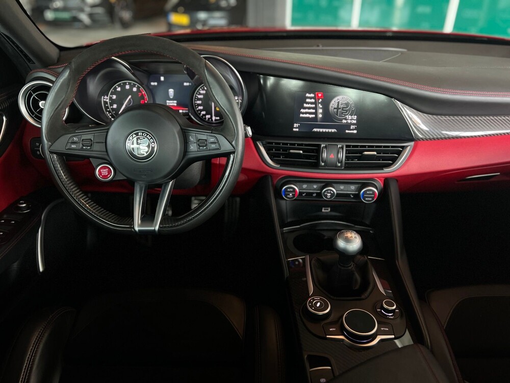 Alfa Romeo Giulia QUADRIFOGLIO 2.9 V6 510pk -HANDGESCHAKELD- 2017 -CARBON-, R-300-BB