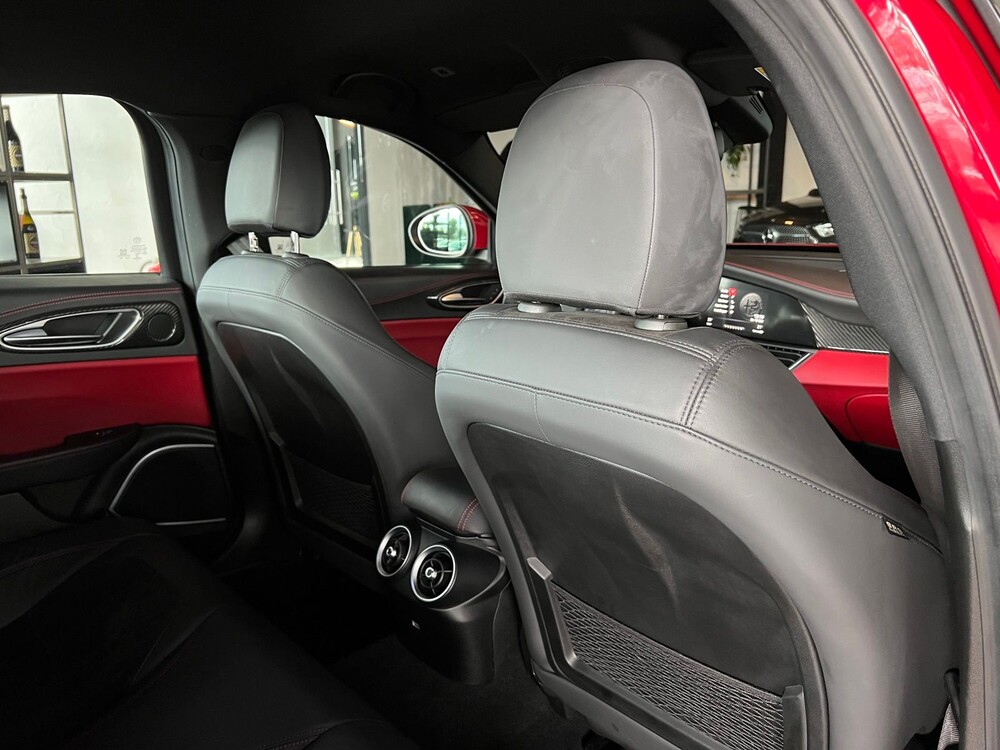 Alfa Romeo Giulia QUADRIFOGLIO 2.9 V6 510pk -HANDGESCHAKELD- 2017 -CARBON-, R-300-BB